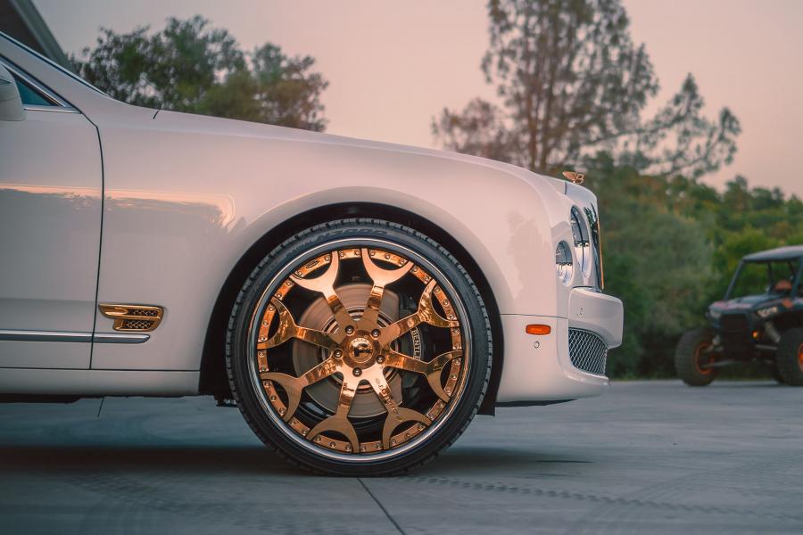 Детали экстерьера Bentley Mulsanne on Forgiato Wheels (Capolavaro-ECL) 2018 года  (фото 2 из 3)